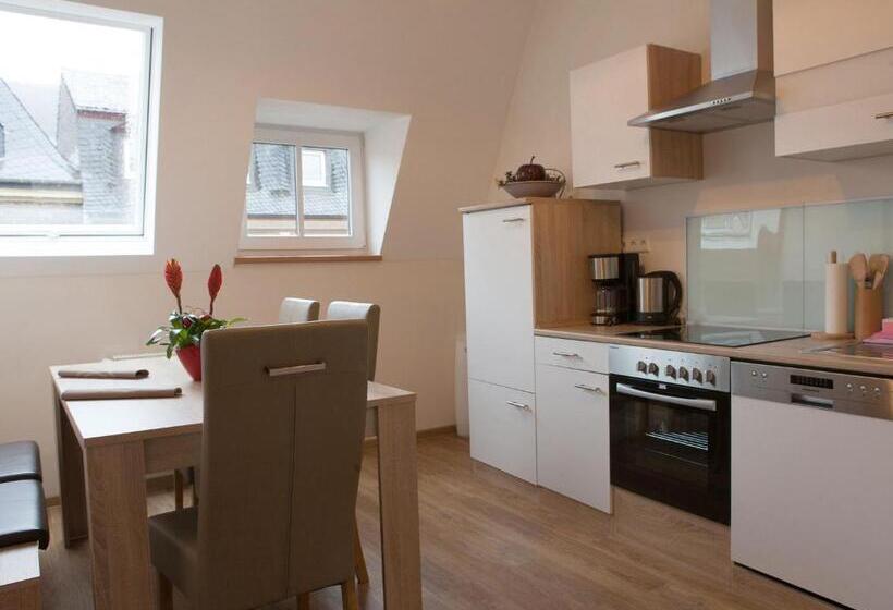 침실 2개 아파트, Ravene