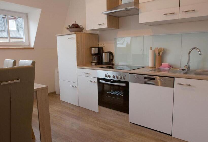 침실 2개 아파트, Ravene