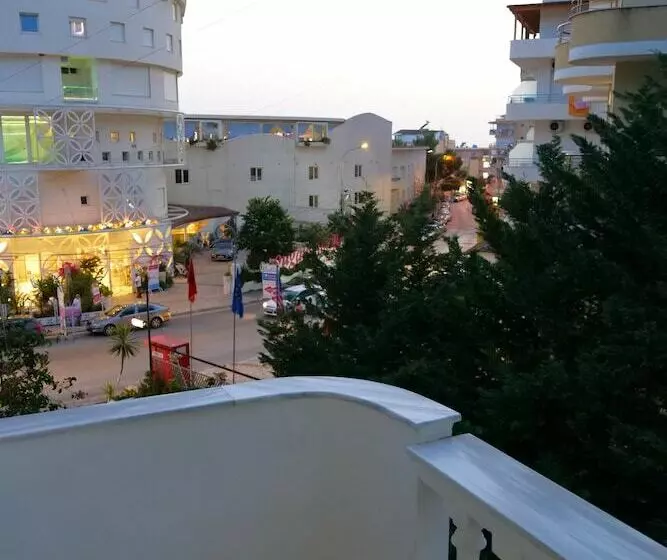 اتاق استاندارد با بالکن, Rixhi