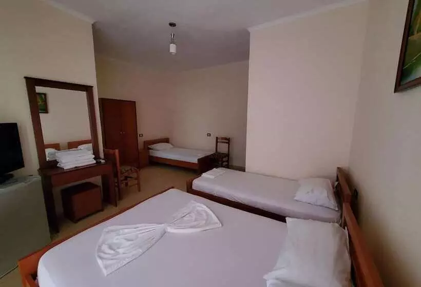 اتاق استاندارد چهارنفره با بالکن, Rixhi