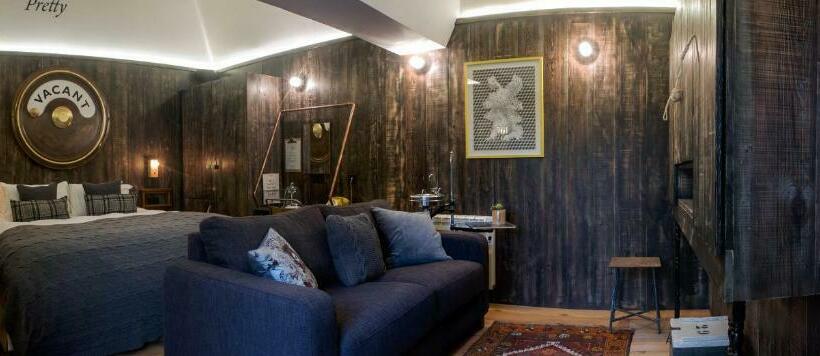 شقة غرفة واحدة, The Bell In Ticehurst