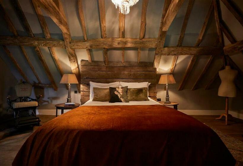 جناح, The Bell In Ticehurst