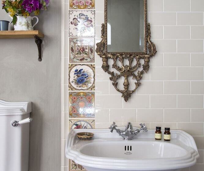 غرفة كلاسيكية, The Bell In Ticehurst