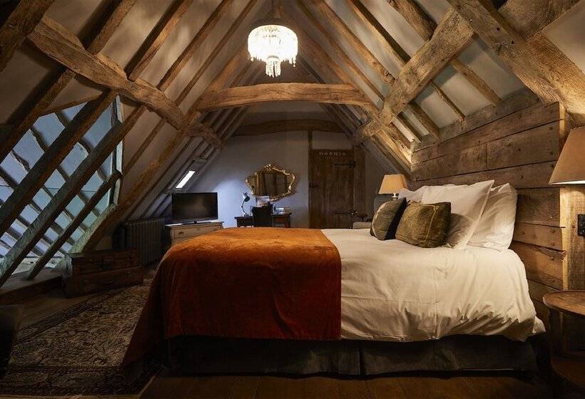 جناح, The Bell In Ticehurst