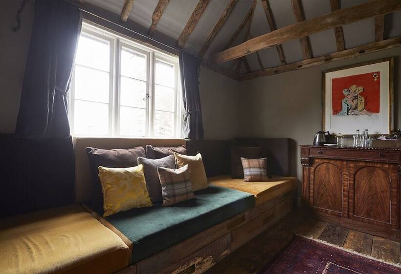 جناح, The Bell In Ticehurst