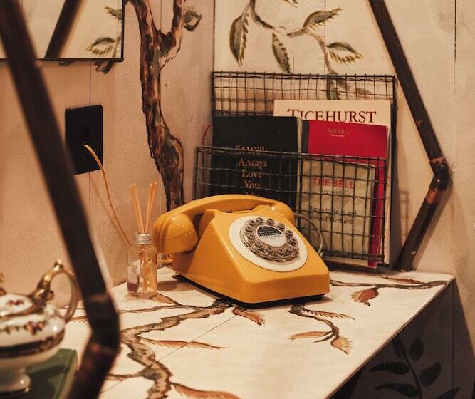 شقة غرفة واحدة, The Bell In Ticehurst