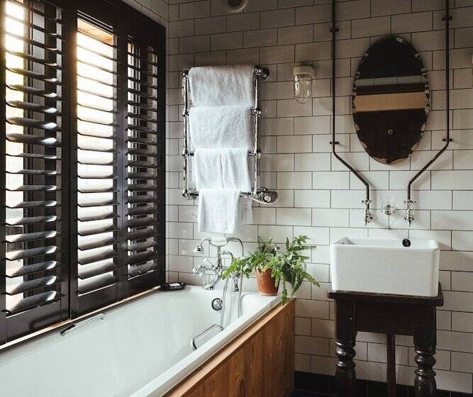 شقة غرفة واحدة, The Bell In Ticehurst