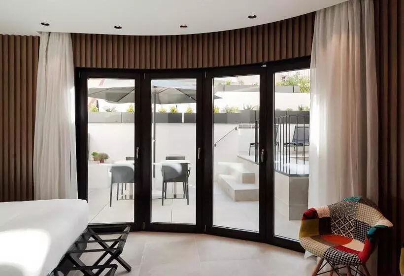 デラックスルーム, Vila Arenys