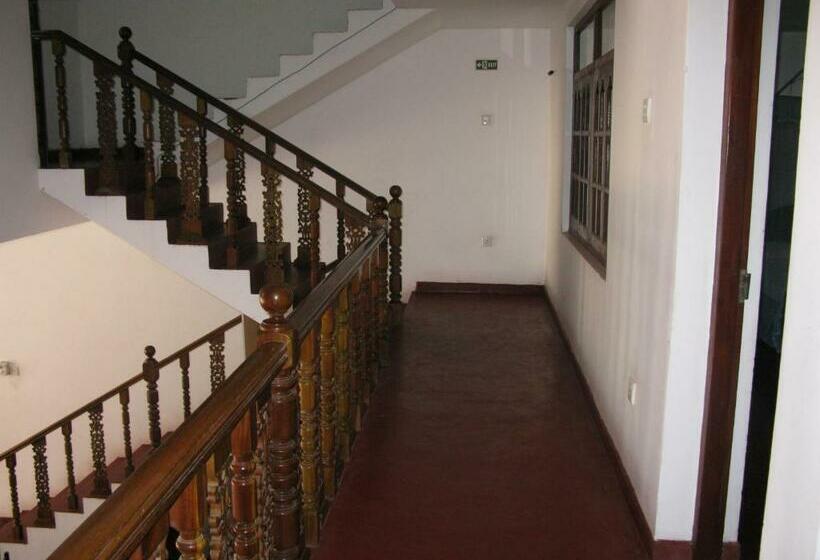 经济房, New Rani Inn