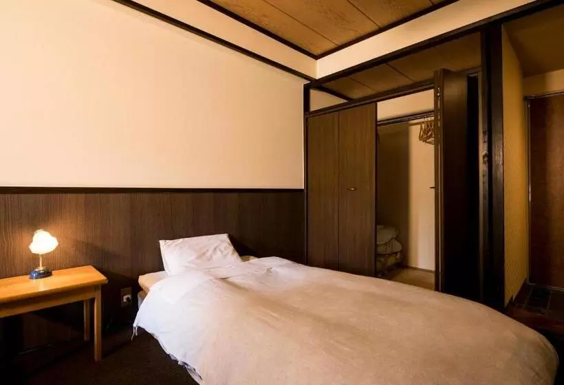 Economy-huone, Takamiya Hotel Hammond