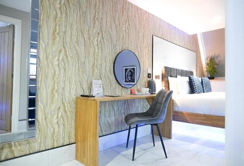 디럭스 4인 룸, The Arundell