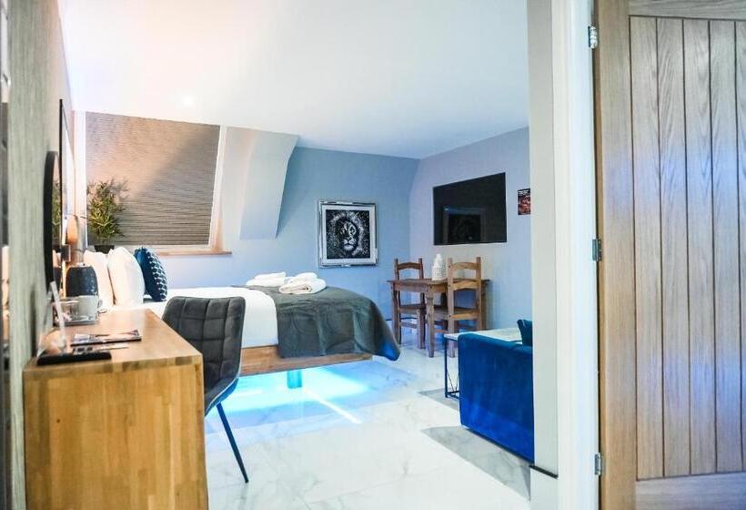 디럭스 4인 룸, The Arundell