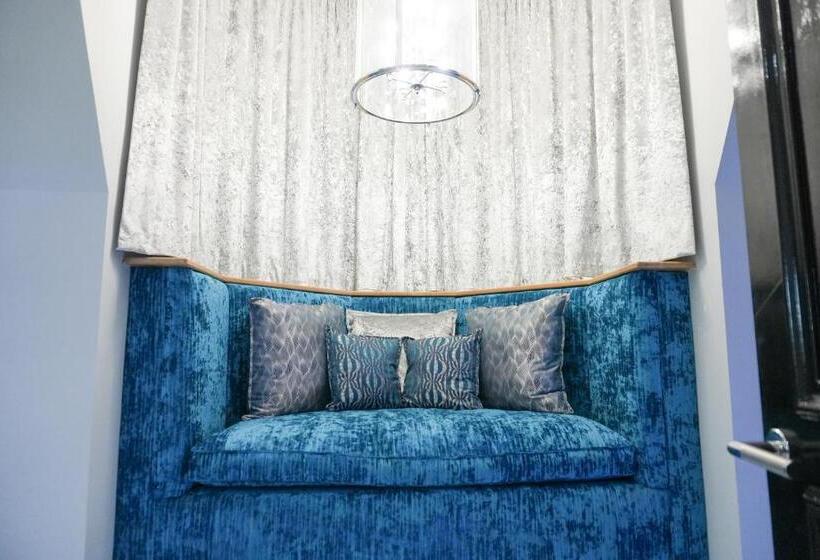 디럭스 룸 킹사이즈 침대, The Arundell