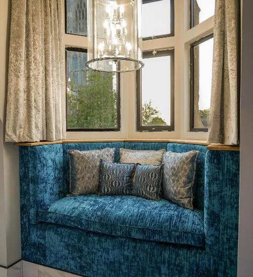 디럭스 룸 킹사이즈 침대, The Arundell