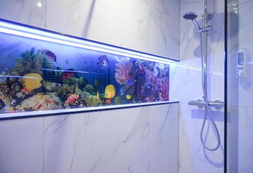 디럭스 룸 킹사이즈 침대, The Arundell