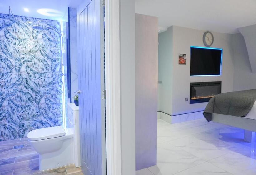 디럭스 룸 킹사이즈 침대, The Arundell