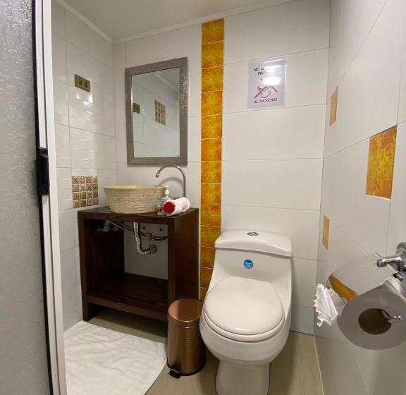 جناح مزود بجاكوزى, Katarsy´s Hostel