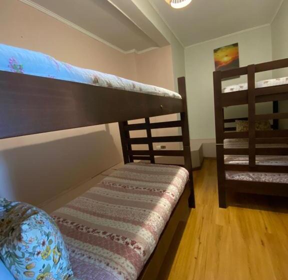 标准四人间共用浴室, Katarsy´s Hostel