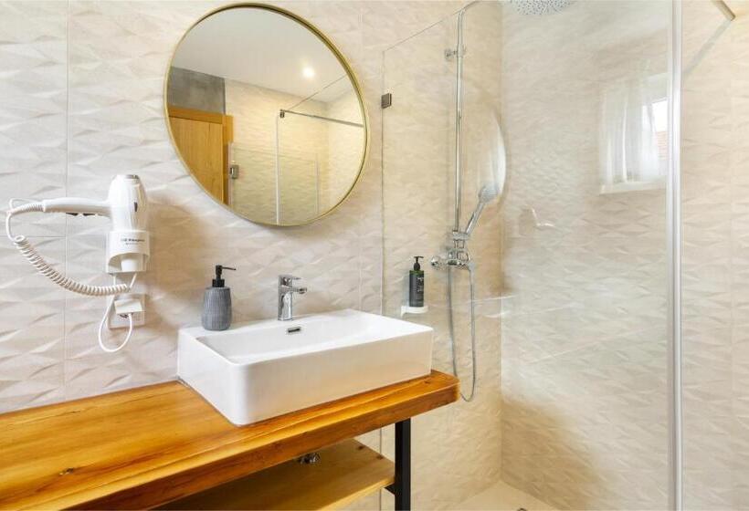 غرفة قياسية ثلاثية, Forest Villas   Guest House