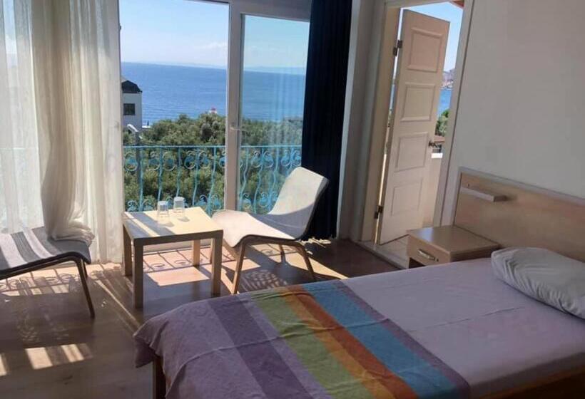 غرفة ديلوكس ثلاثية مطلة على البحر, Marmada Otel