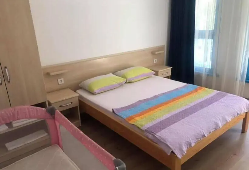 Standard-huone Puutarhanäkymä, Marmada Otel