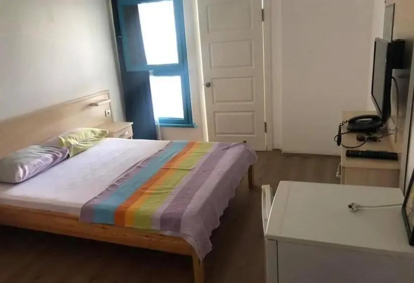 Standard-huone Puutarhanäkymä, Marmada Otel