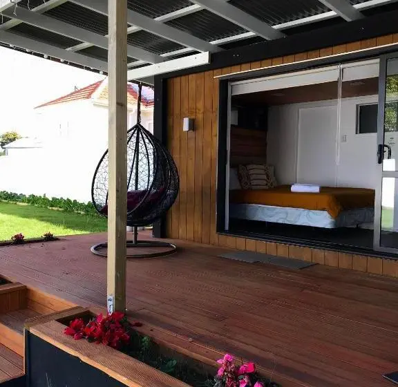 Suite with Terrace, Onehunga Garden Tinyhouse With Parking