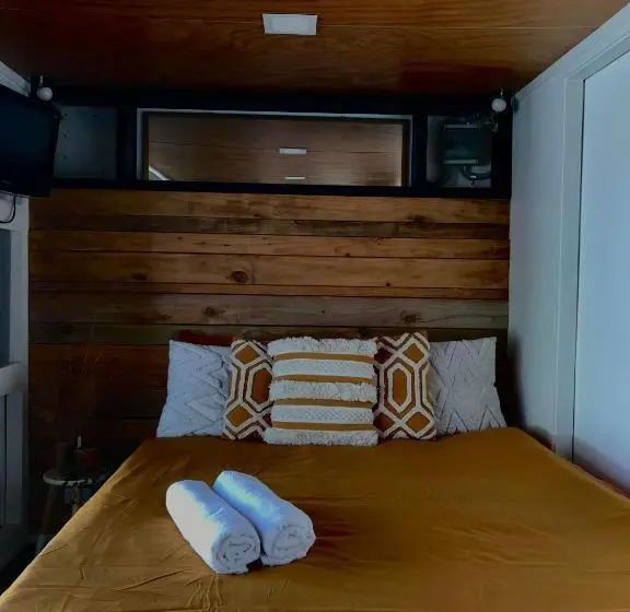 Suite with Terrace, Onehunga Garden Tinyhouse With Parking