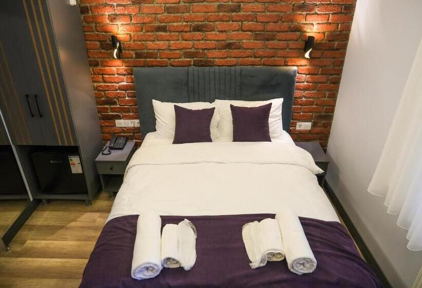 غرفة قياسية, Yellow Mansion