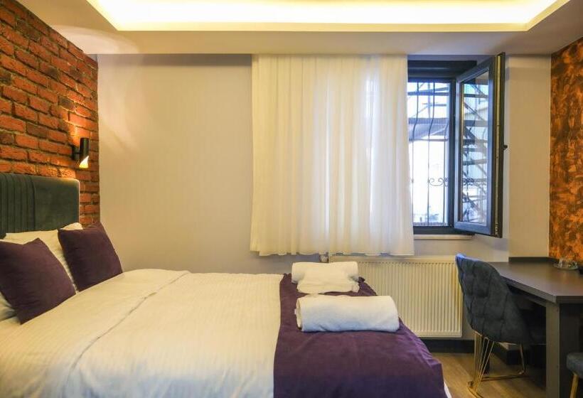 غرفة قياسية, Yellow Mansion