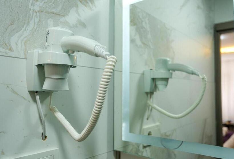 غرفة قياسية, Yellow Mansion