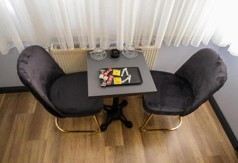 غرفة سوبيريور, Yellow Mansion