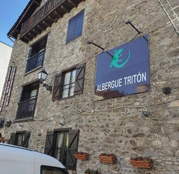 اتاق چهار تخته با دستشویی مشترک, Albergue Tritón   Villanúa
