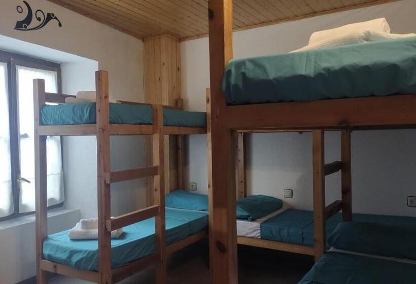 Четырехместный Номер Стандарт, Albergue Tritón   Villanúa
