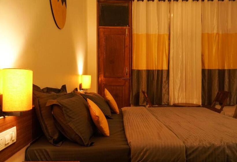 Quarto Estandar com Sacada, Firefly Hostel
