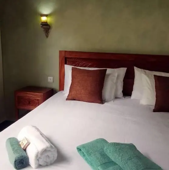 Deluxe-huone, Matumaini Guest House