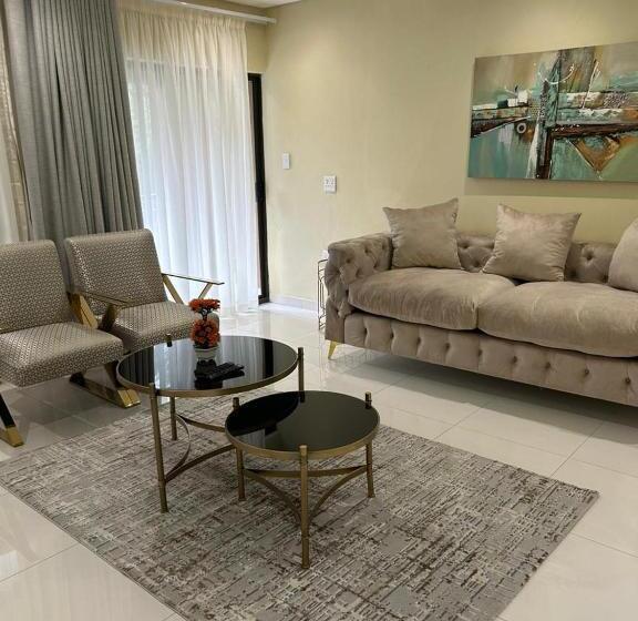 סוויטה אקזקיוטיב, The Galaxy Forest Lodge