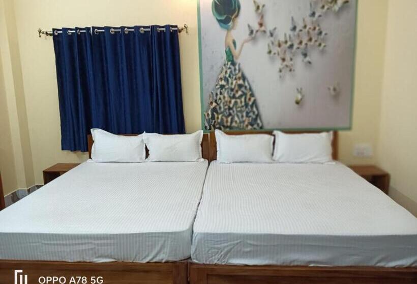 Standard Quadruple Room, Titili Plaza