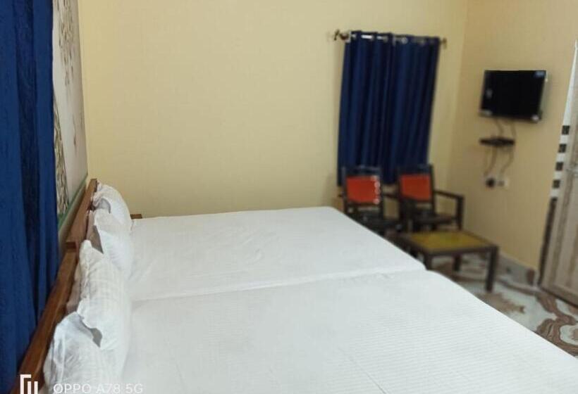 Standard Quadruple Room, Titili Plaza