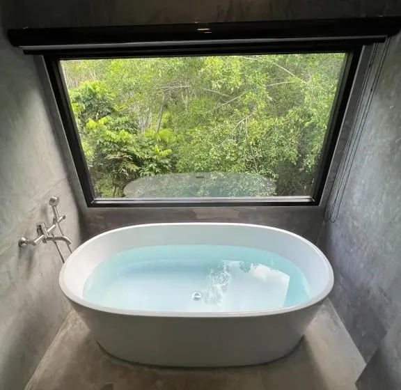 デラックスの４人部屋, Luancharoen Home Resort Phuket