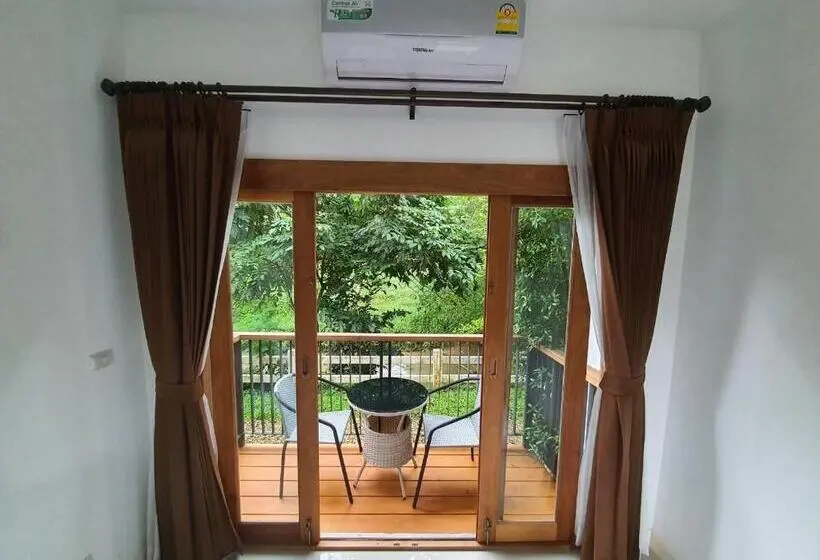デラックスの４人部屋, Luancharoen Home Resort Phuket
