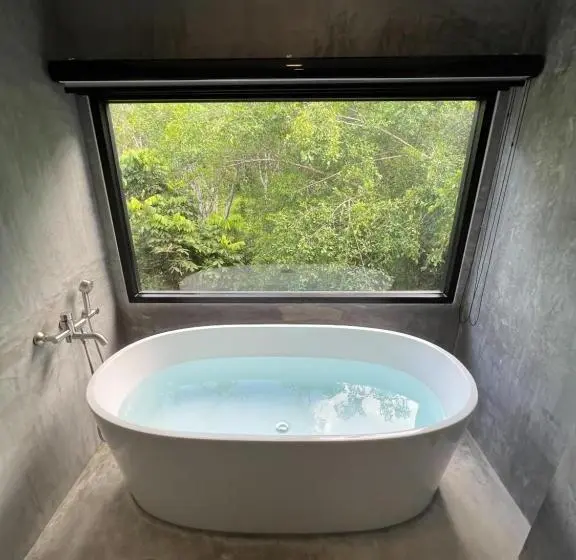 デラックスの４人部屋, Luancharoen Home Resort Phuket