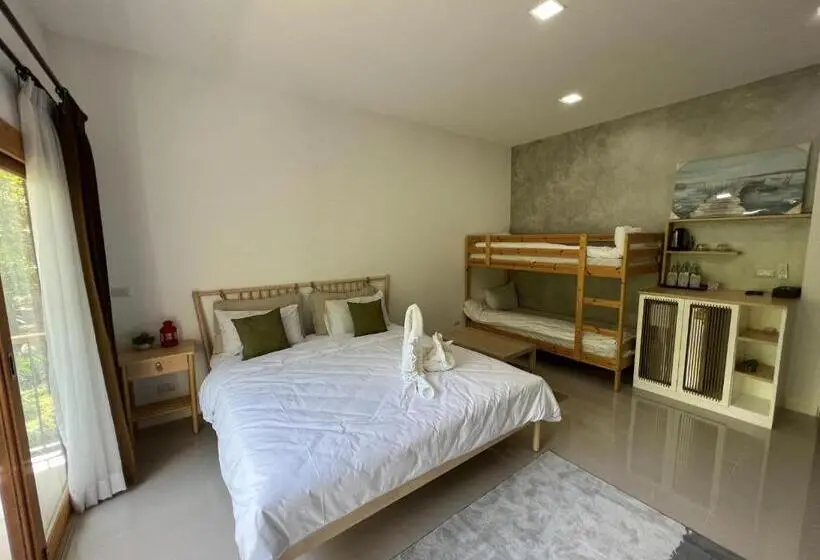 デラックスの４人部屋, Luancharoen Home Resort Phuket