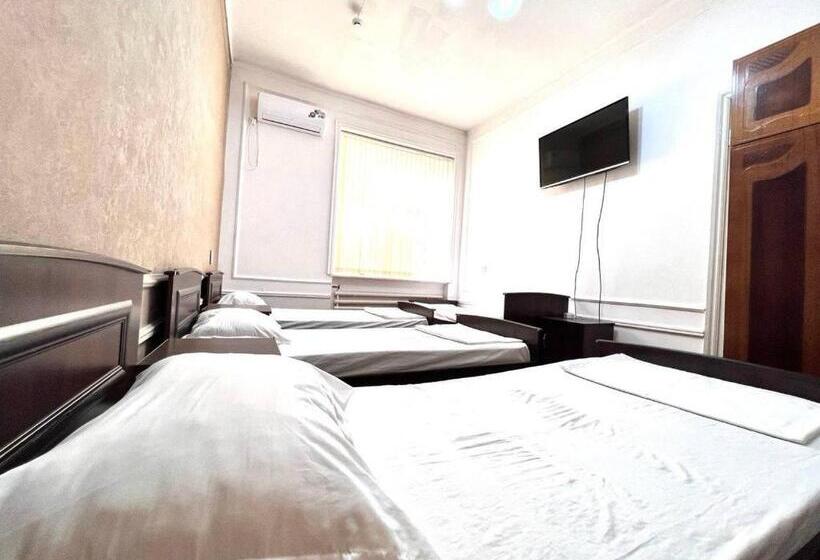 חדר קלאסי לארבעה, Hello Hostel