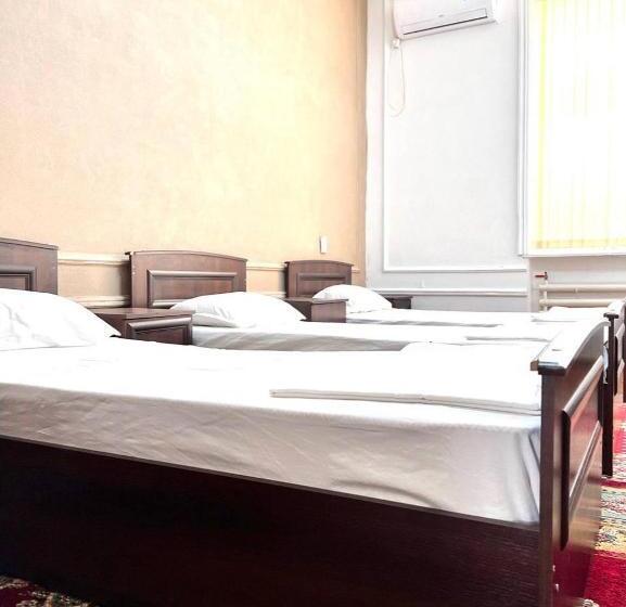 Klassiskt Fyrbäddsrum, Hello Hostel