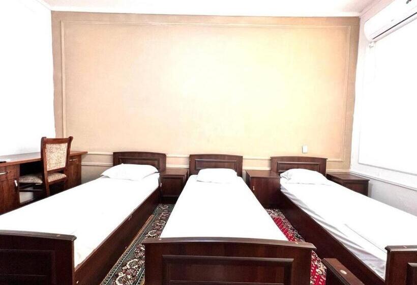 Klassiskt Fyrbäddsrum, Hello Hostel