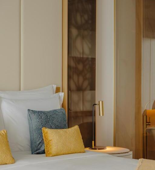 Люкс Повышенной Комфортности, The Reserve, The Leading Hotels of The World Savoy Signature