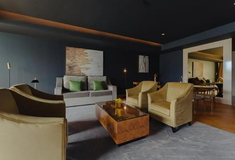 Sviitti Uima-allas, The Reserve, The Leading Hotels of The World Savoy Signature