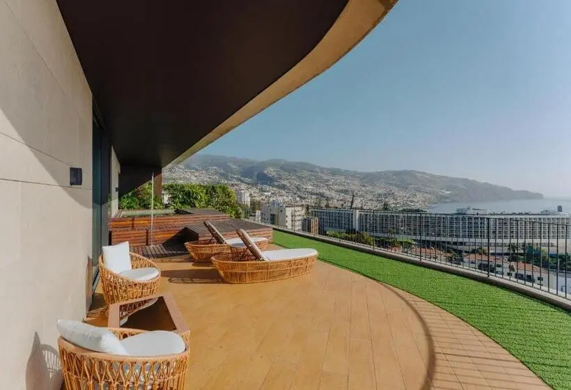 Sviitti Uima-allas, The Reserve, The Leading Hotels of The World Savoy Signature