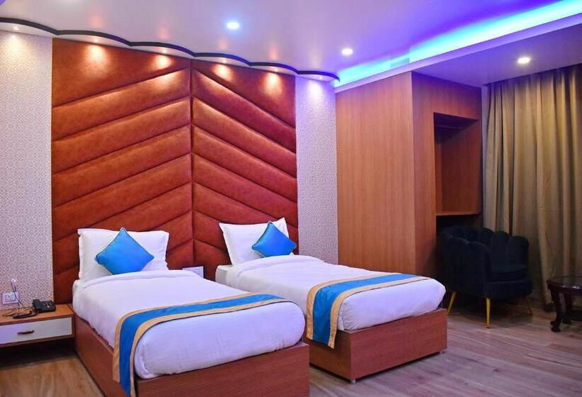 Люкс Вид на Сад, Anticlock Suites & Resorts